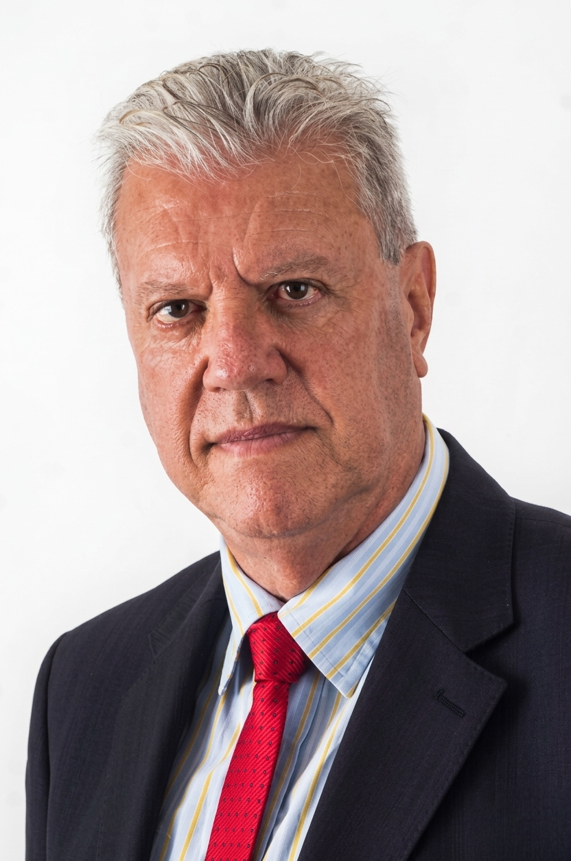 Retrato profissional do Dr. João Ricardo Pedro, advogado imobiliário em Santos SP